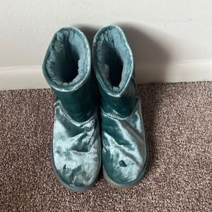 Worn once velvet Uggs